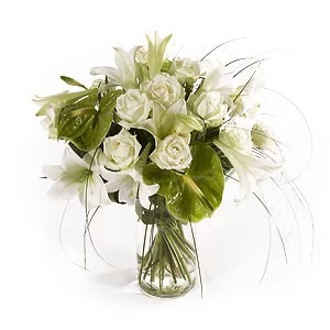 Букет из роз, лилий, антуриумов Букет из роз, лилий, антуриумов